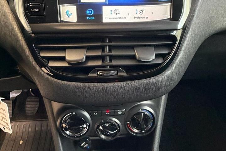 Hvid Peugeot 208 fra 2012