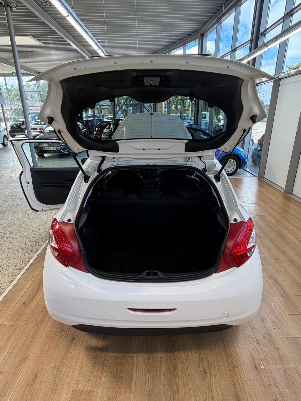 Hvid Peugeot 208 fra 2012