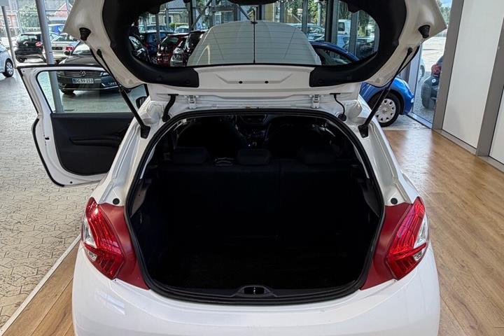 Hvid Peugeot 208 fra 2012