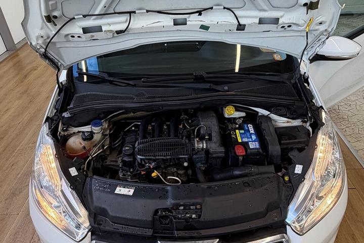 Hvid Peugeot 208 fra 2012