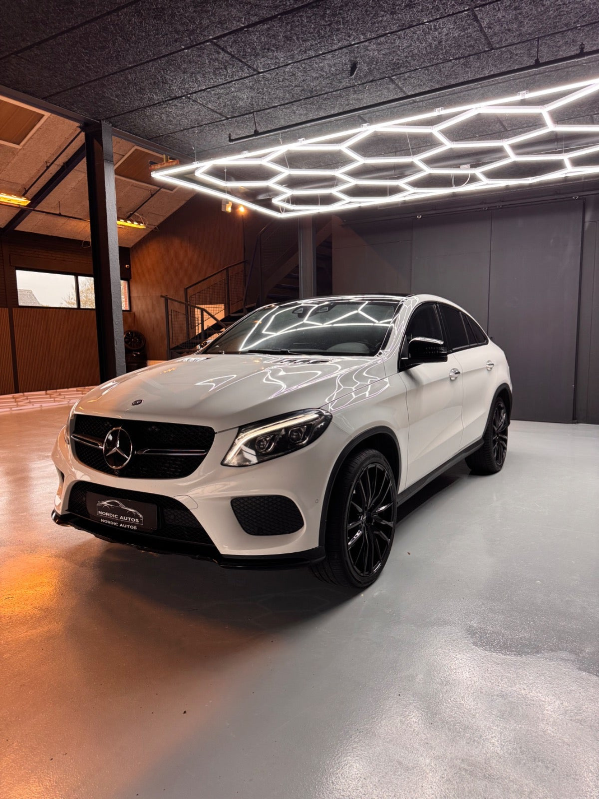 Hvid Mercedes GLE350 d fra 2016