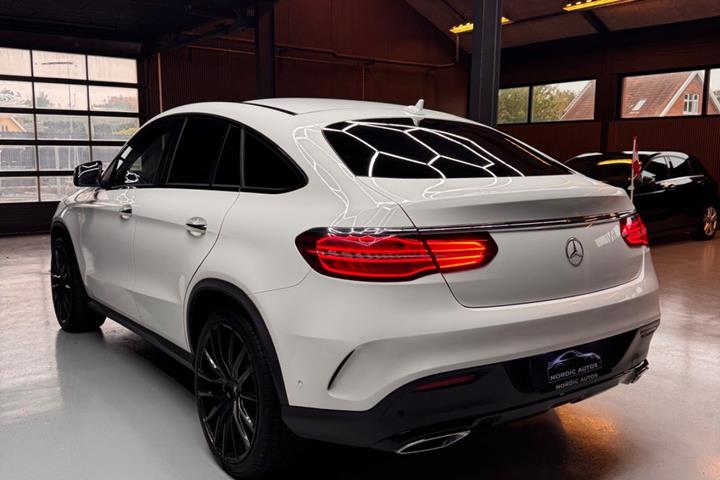 Hvid Mercedes GLE350 d fra 2016
