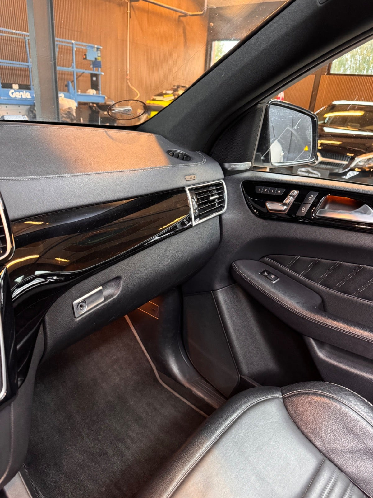 Hvid Mercedes GLE350 d fra 2016