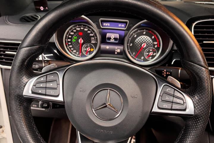 Hvid Mercedes GLE350 d fra 2016