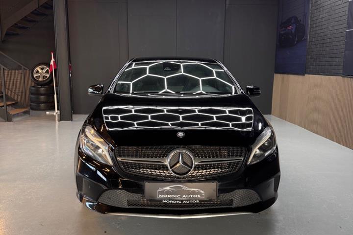 Sort Mercedes A200 d fra 2016