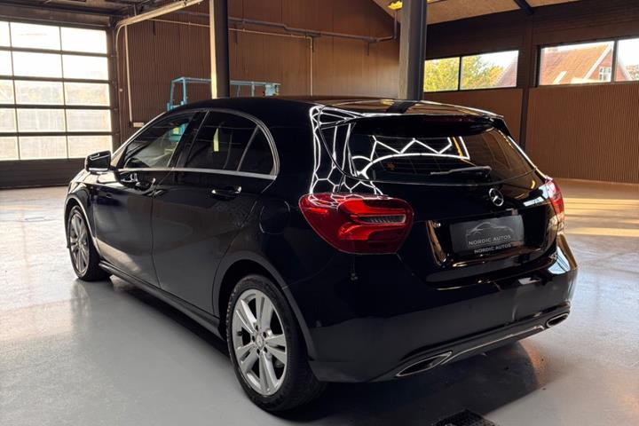 Sort Mercedes A200 d fra 2016