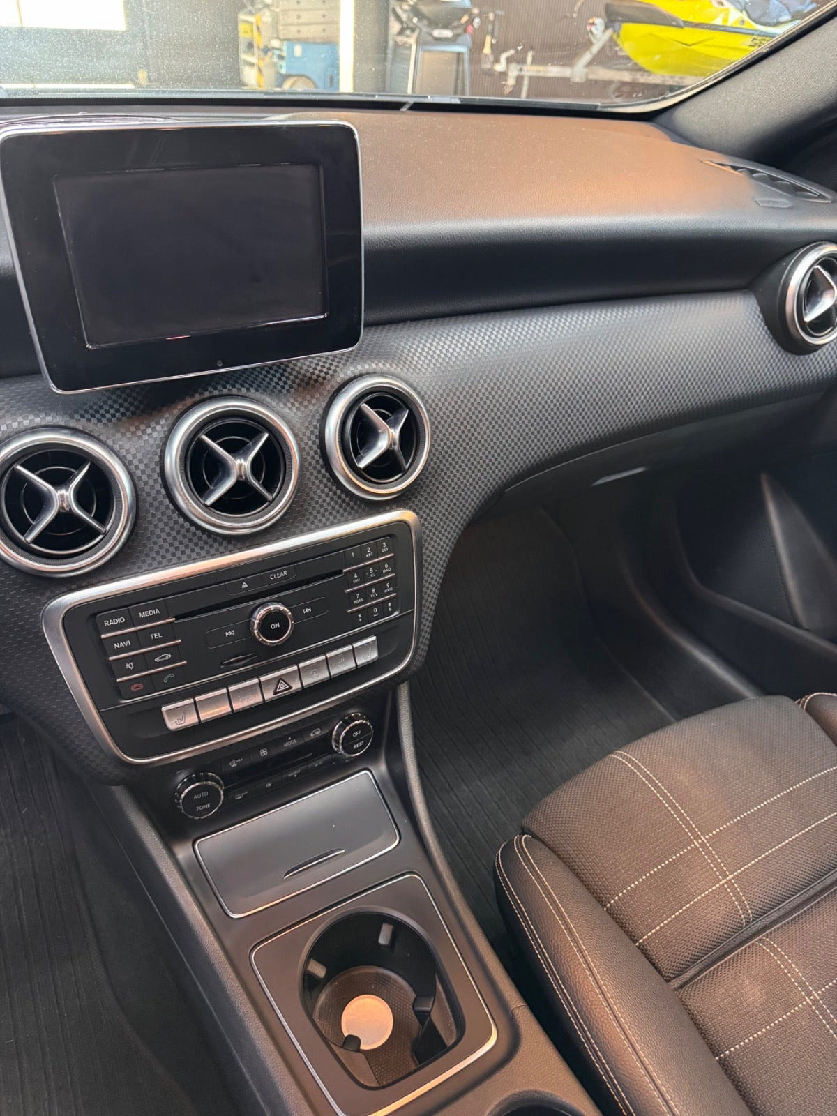 Sort Mercedes A200 d fra 2016