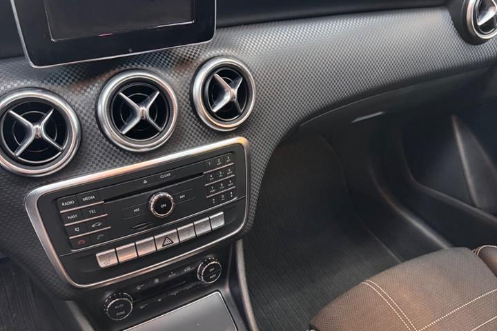 Sort Mercedes A200 d fra 2016