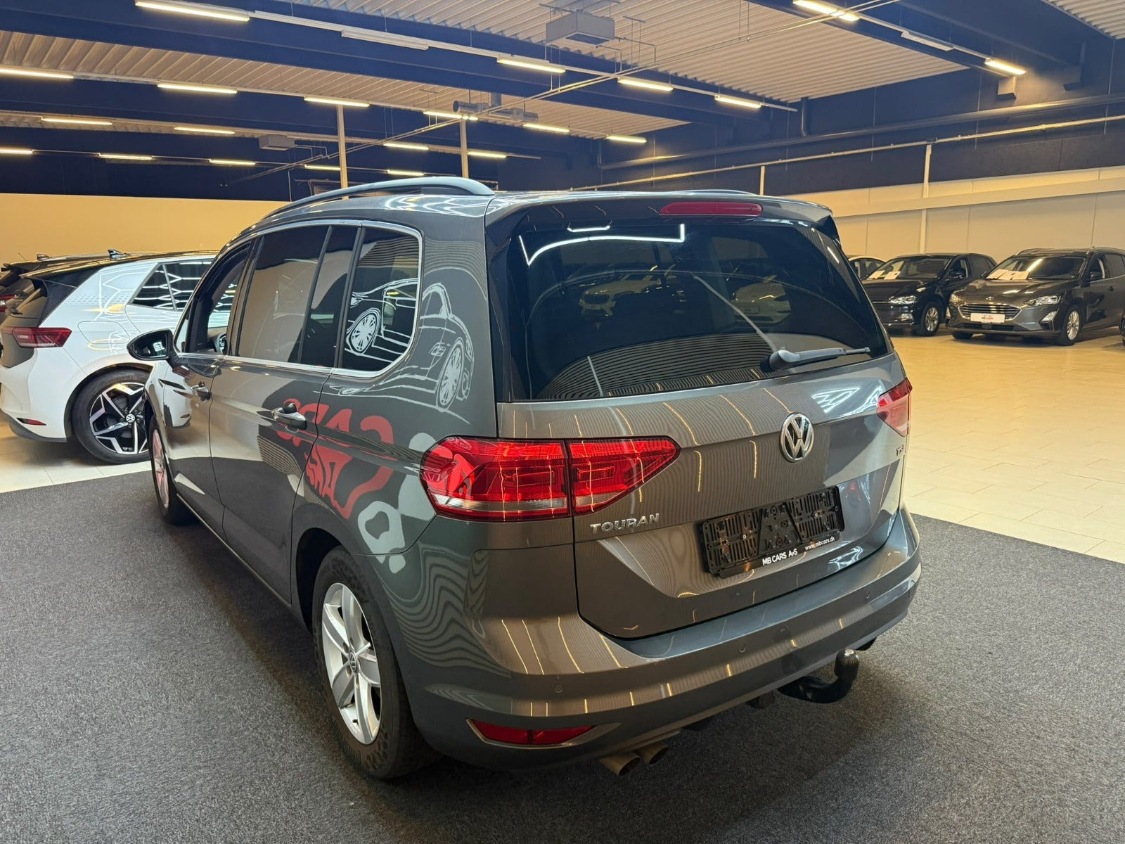 Grå VW Touran fra 2016