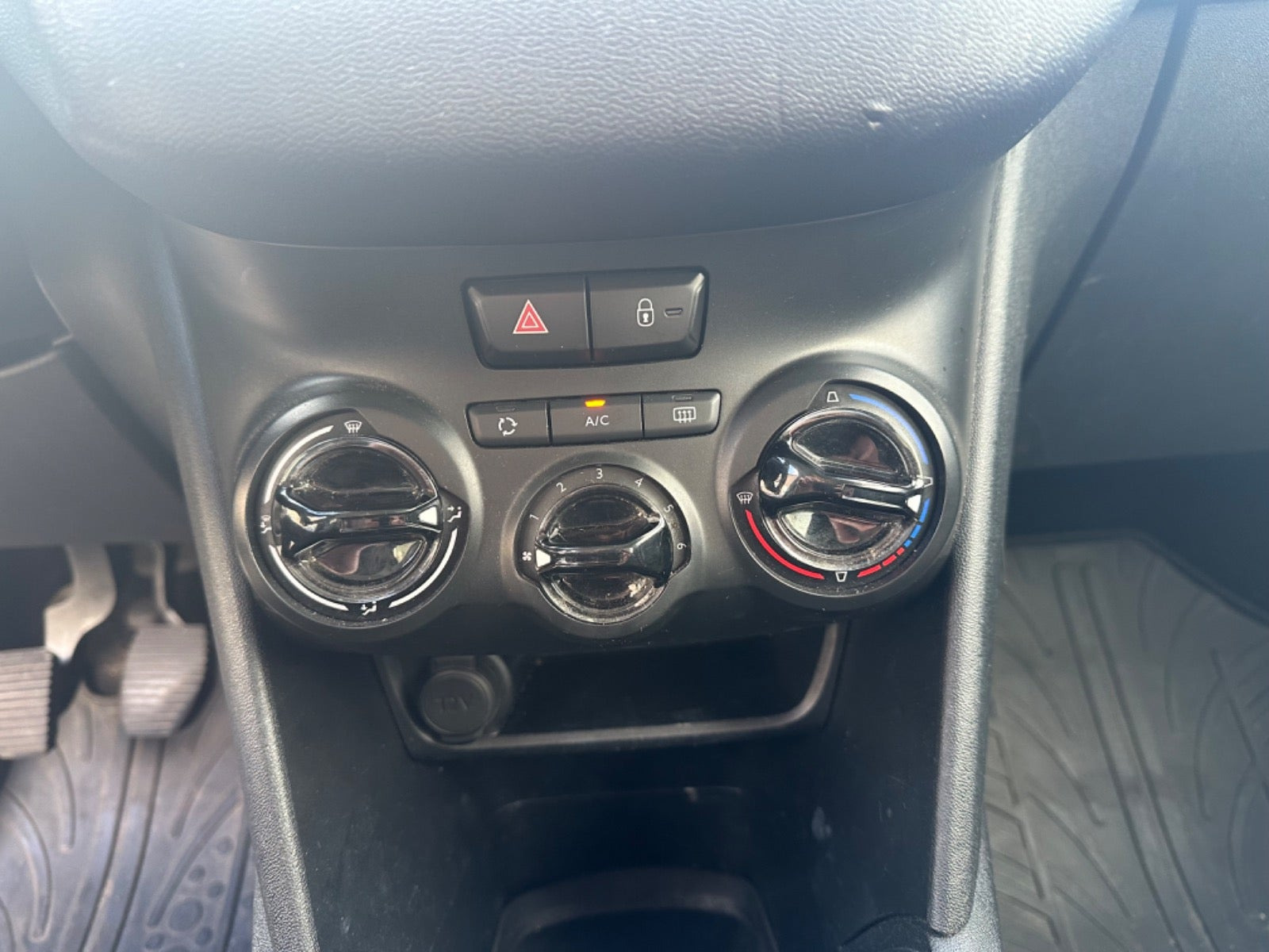 undefined Peugeot 208 fra 2014