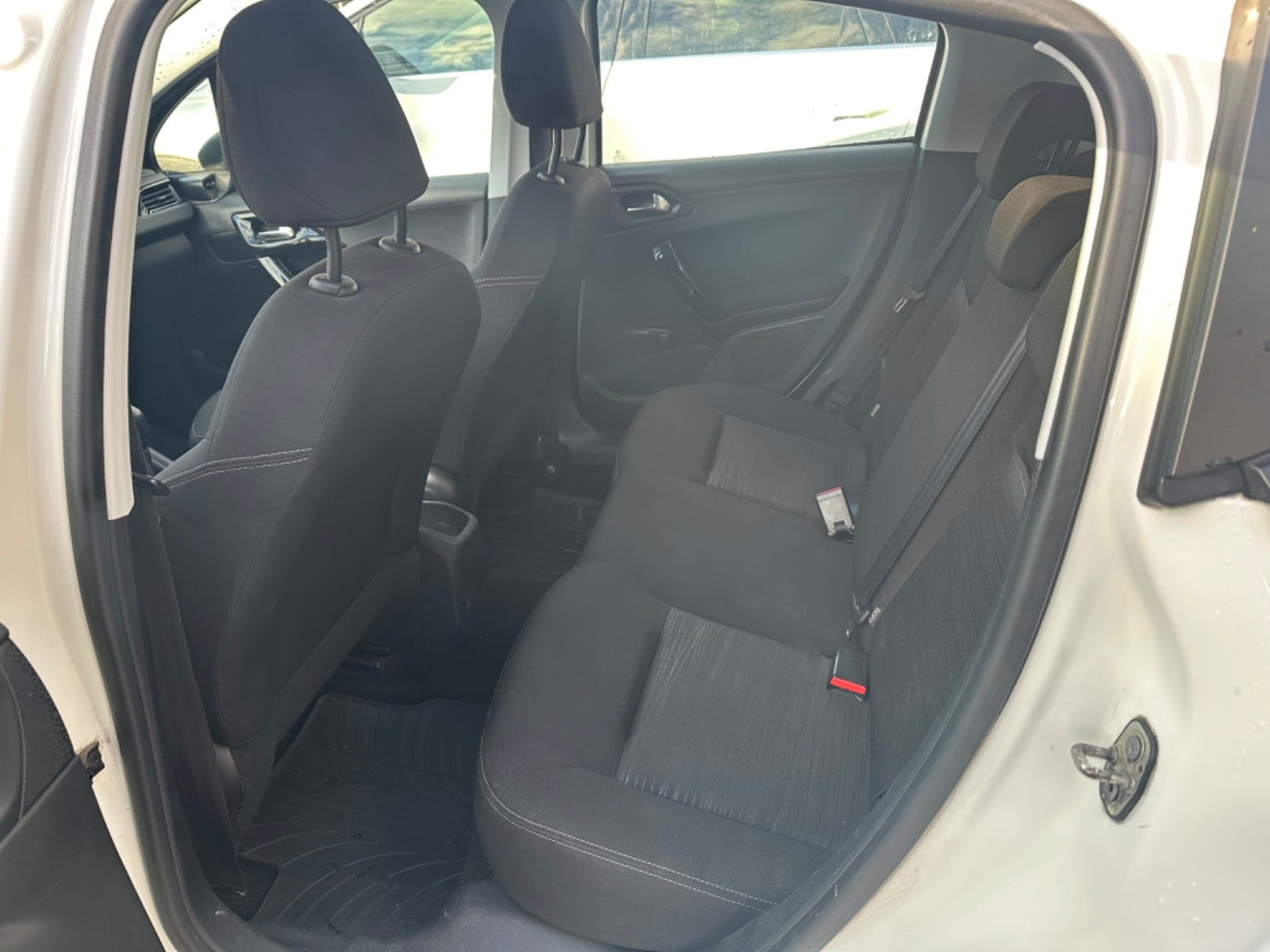 undefined Peugeot 208 fra 2014