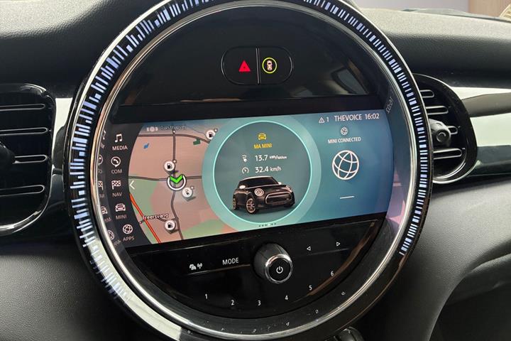 Rød Mini Cooper fra 2023