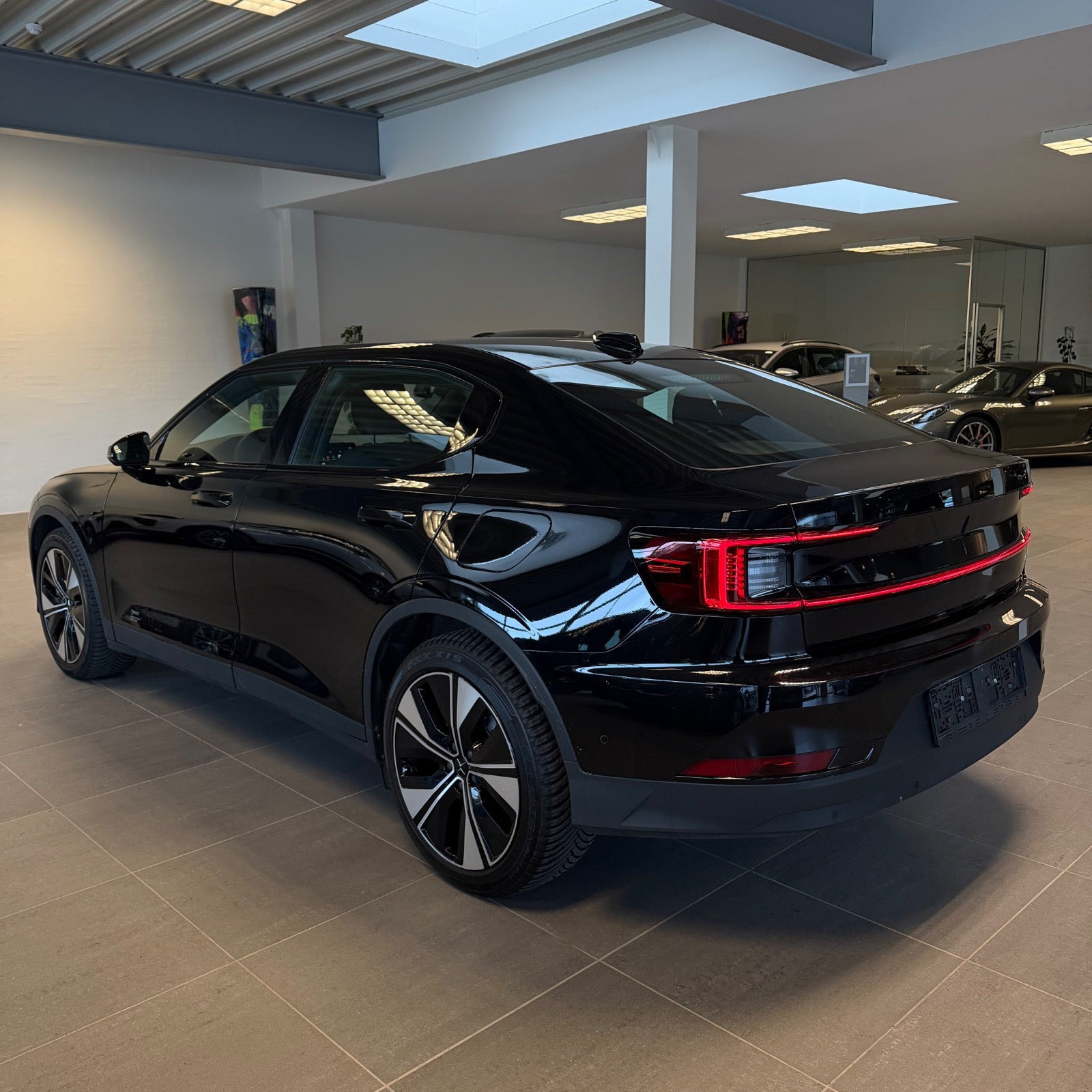 Sort Polestar 2 fra 2023