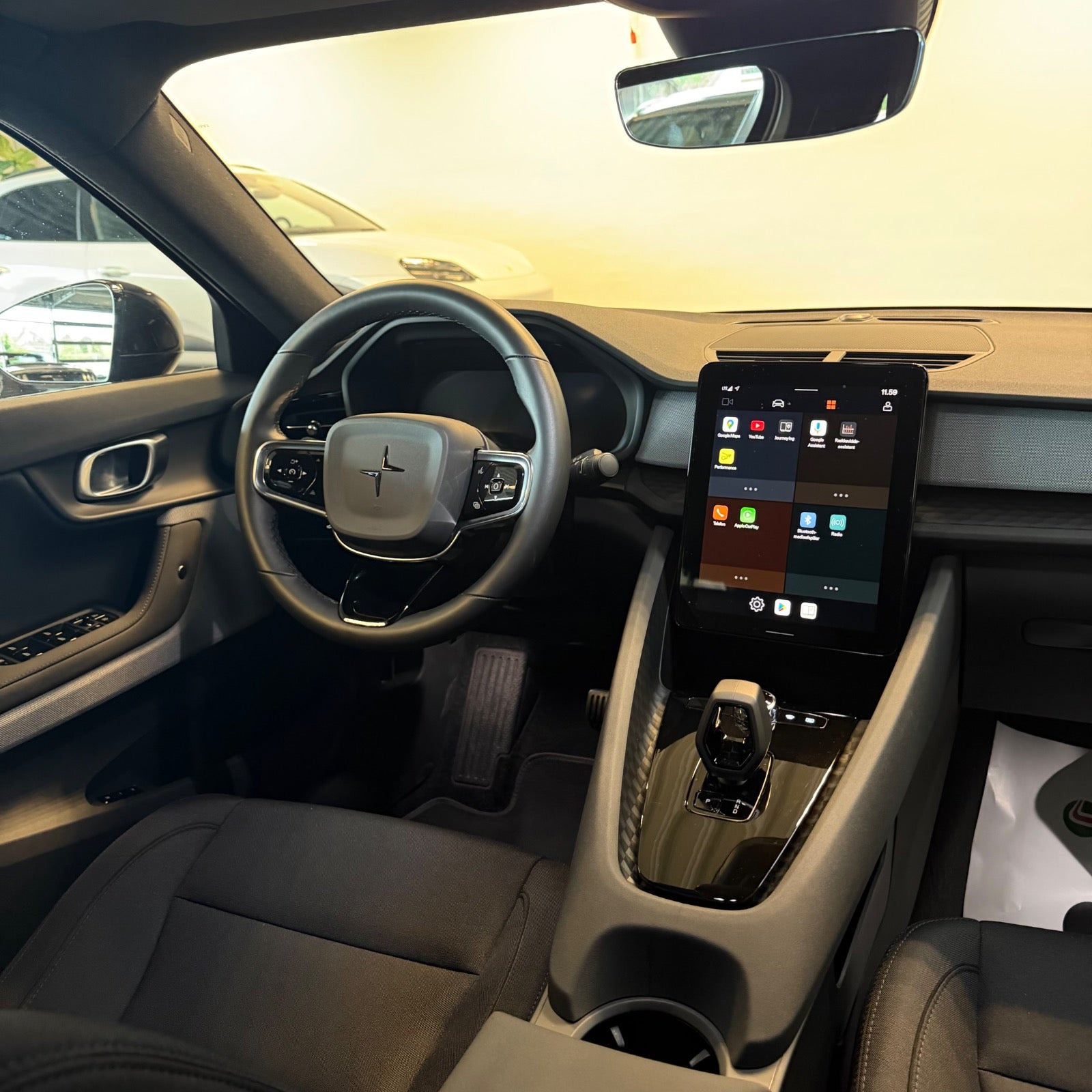 Sort Polestar 2 fra 2023