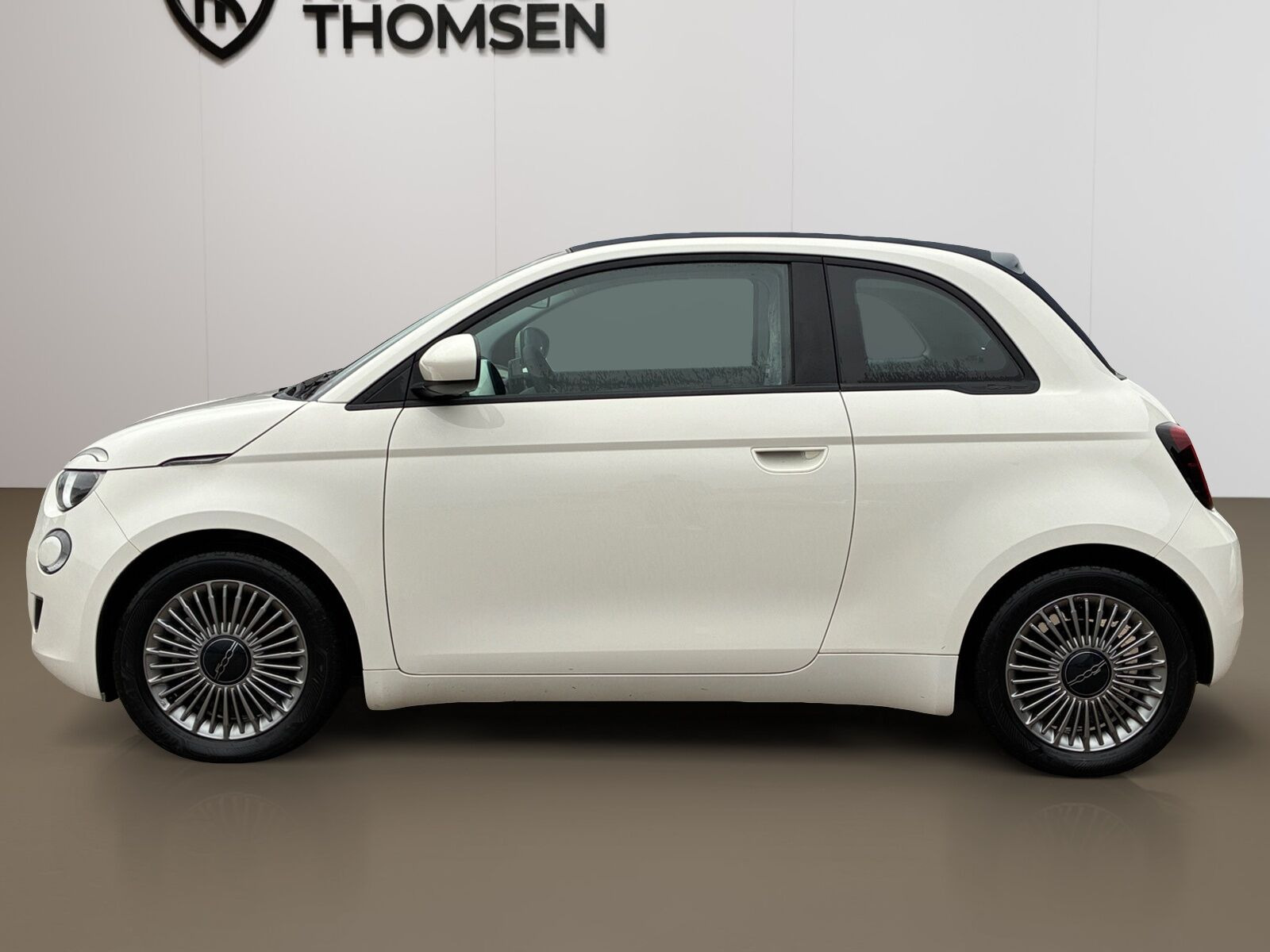 Hvid Fiat 500e fra 2023