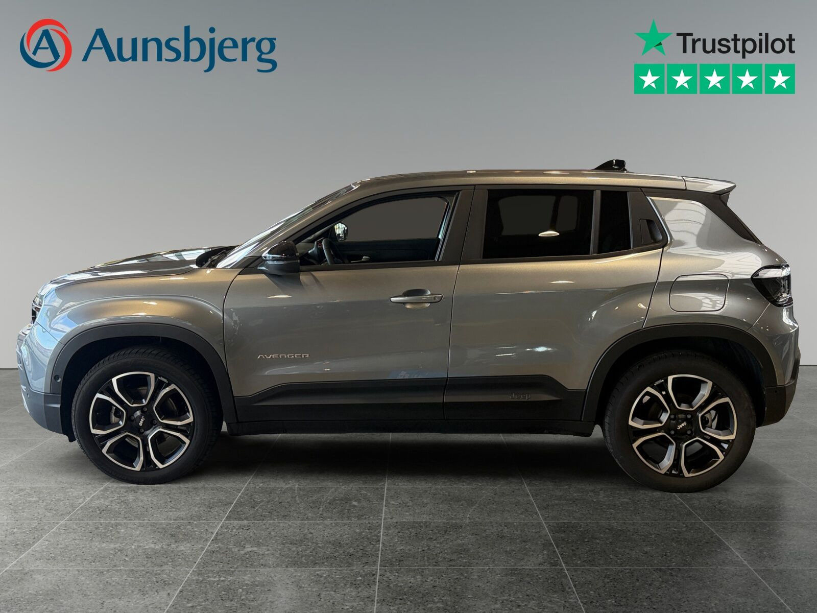 Grå Jeep Avenger fra 2025