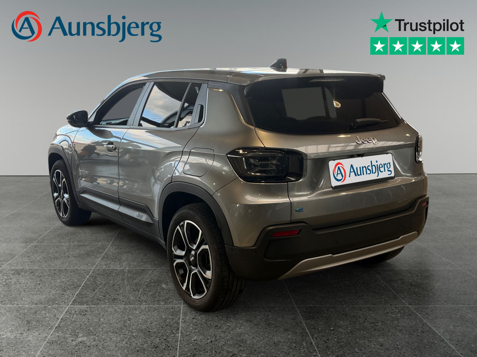 Grå Jeep Avenger fra 2025