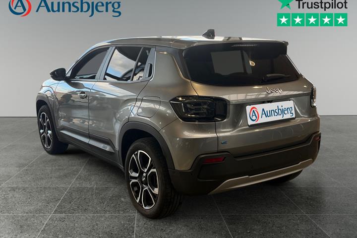Grå Jeep Avenger fra 2025