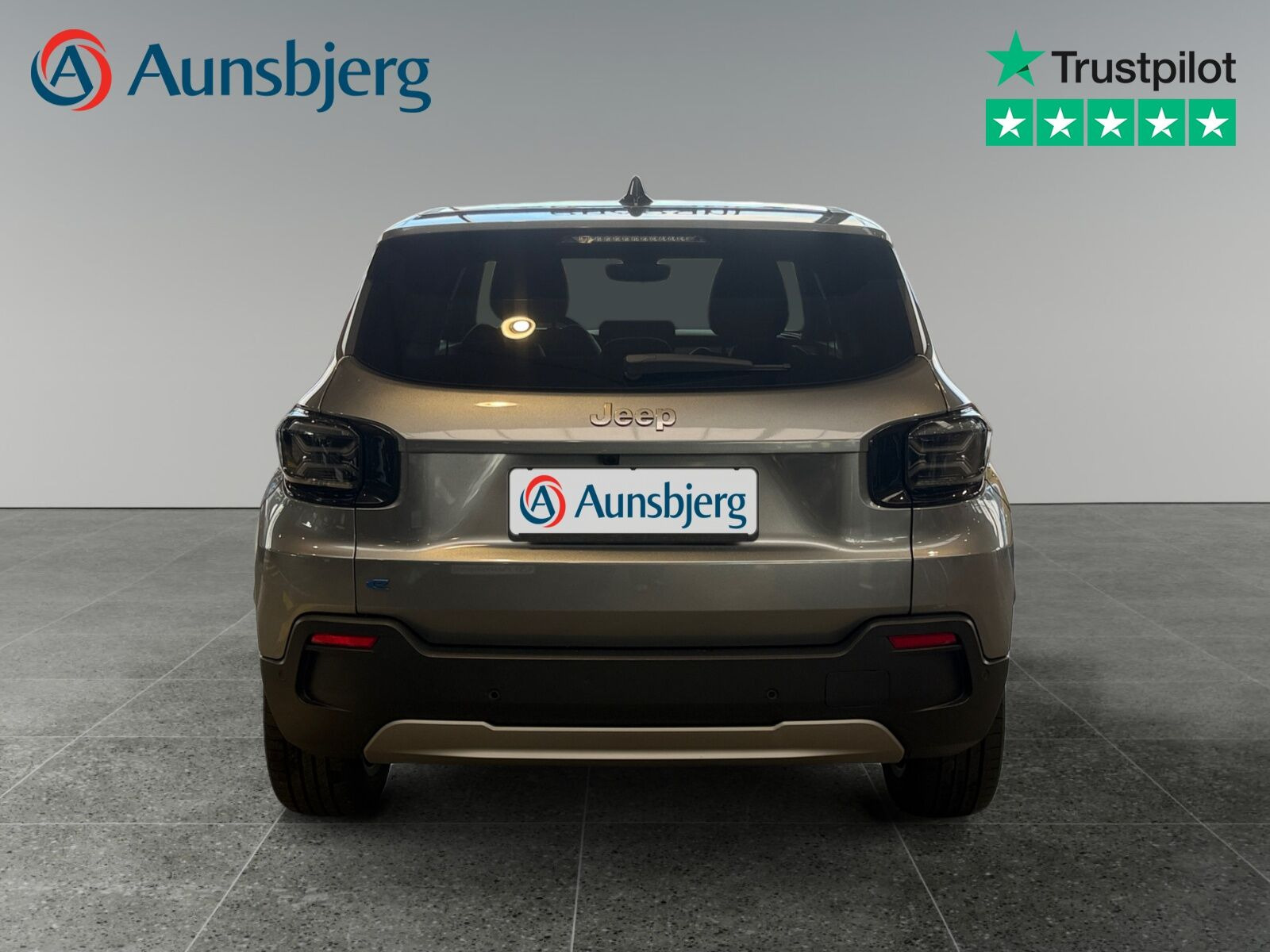 Grå Jeep Avenger fra 2025