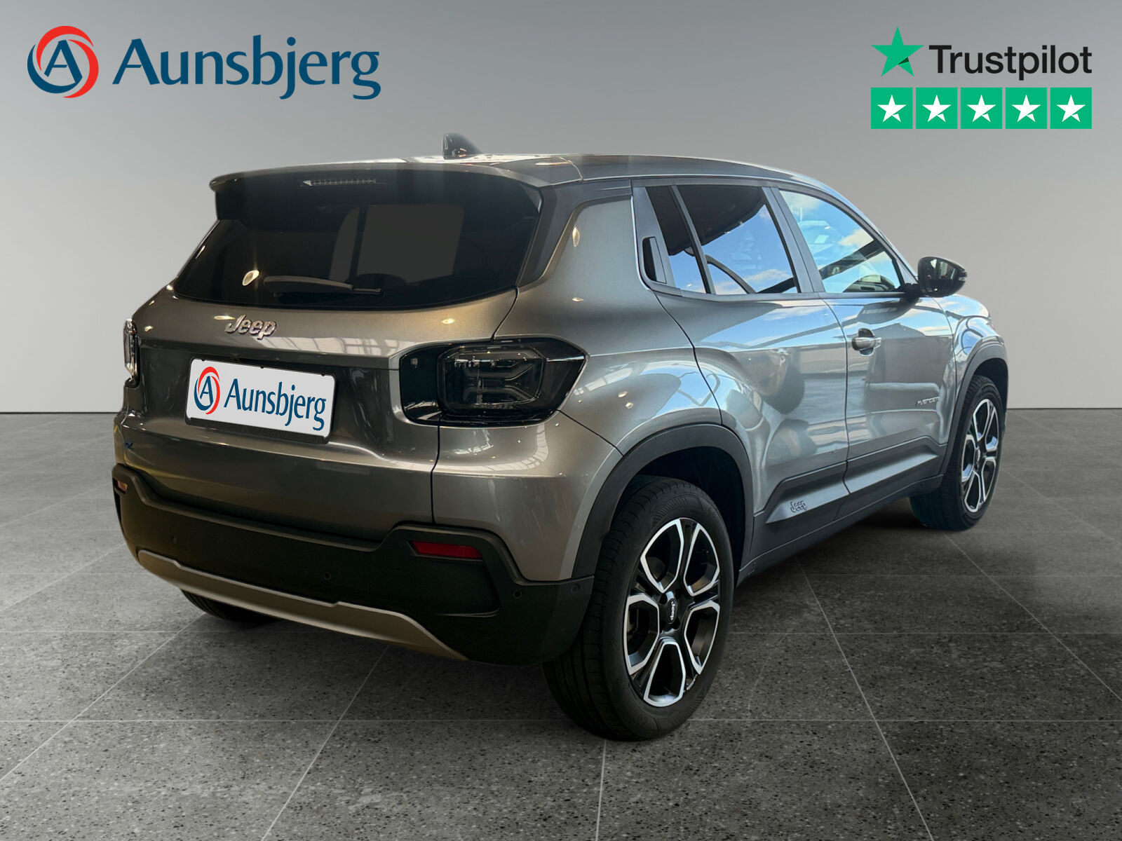 Grå Jeep Avenger fra 2025