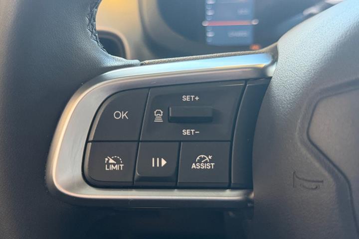 Grå Jeep Avenger fra 2025