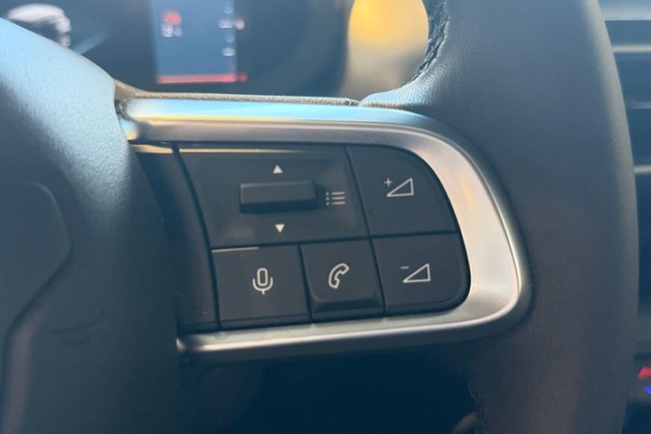 Grå Jeep Avenger fra 2025