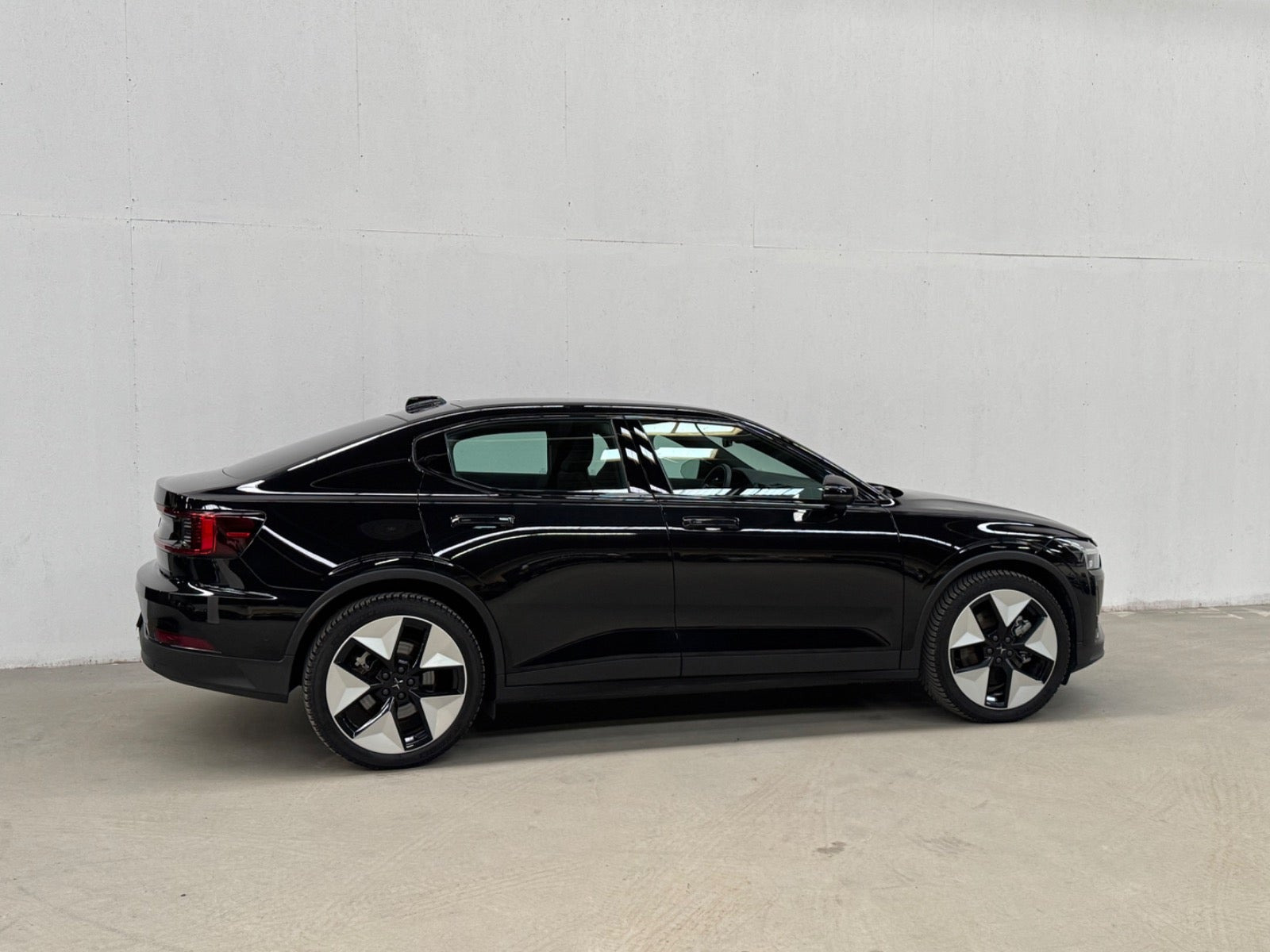 Sort Polestar 2 fra 2023