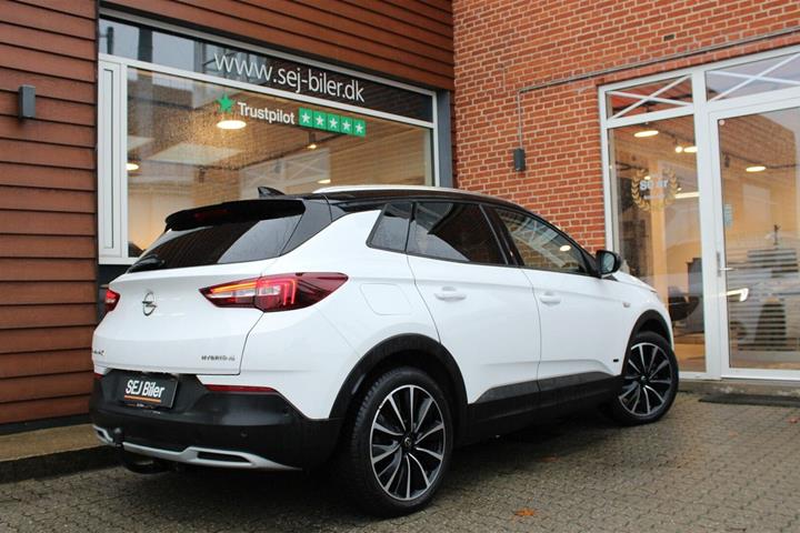 Hvid Opel Grandland X fra 2021