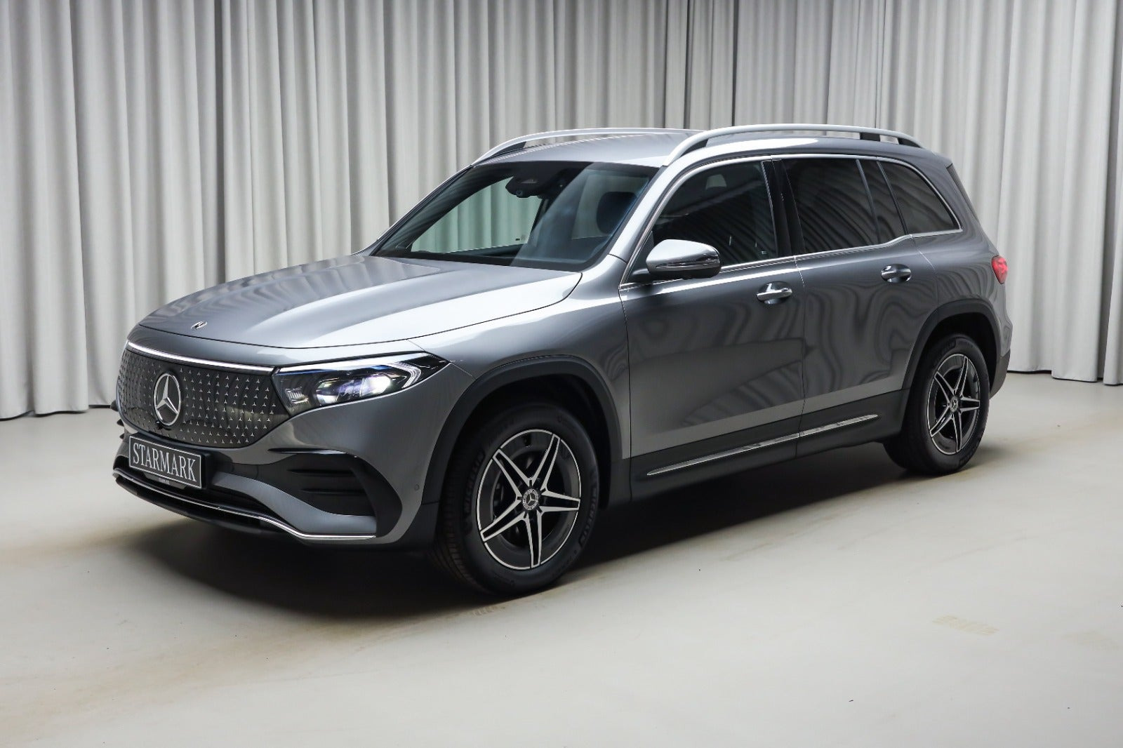Grå Mercedes EQB250+ fra 2026