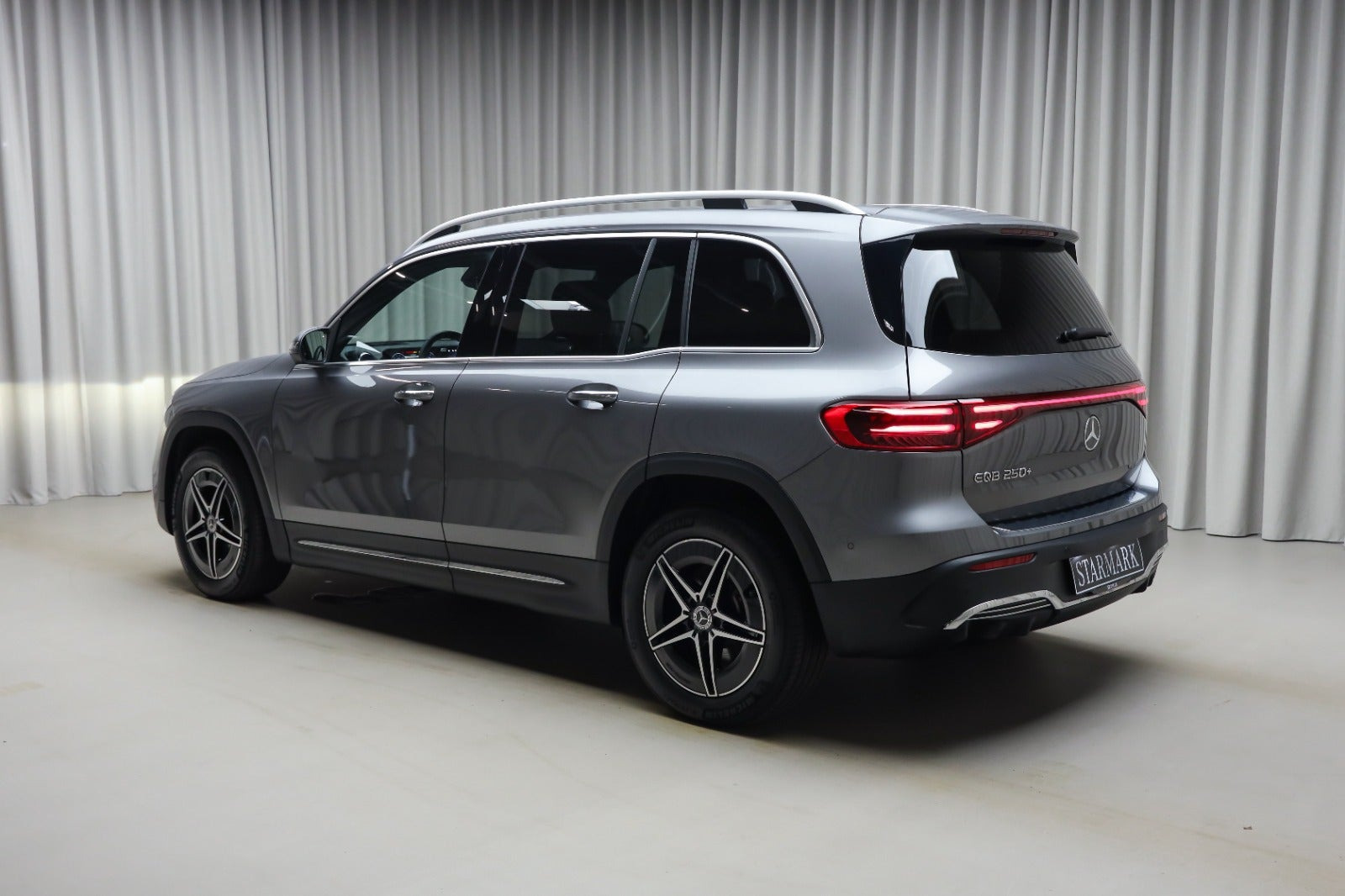 Grå Mercedes EQB250+ fra 2026