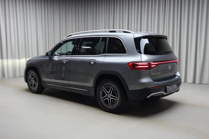 Grå Mercedes EQB250+ fra 2026