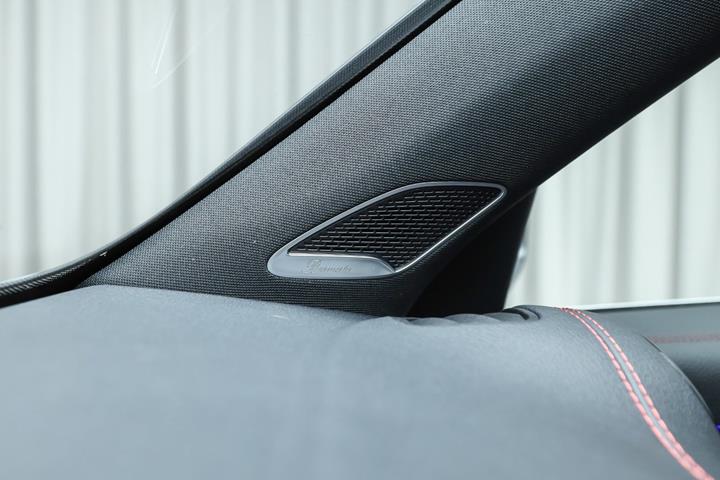 Grå Mercedes EQB250+ fra 2026