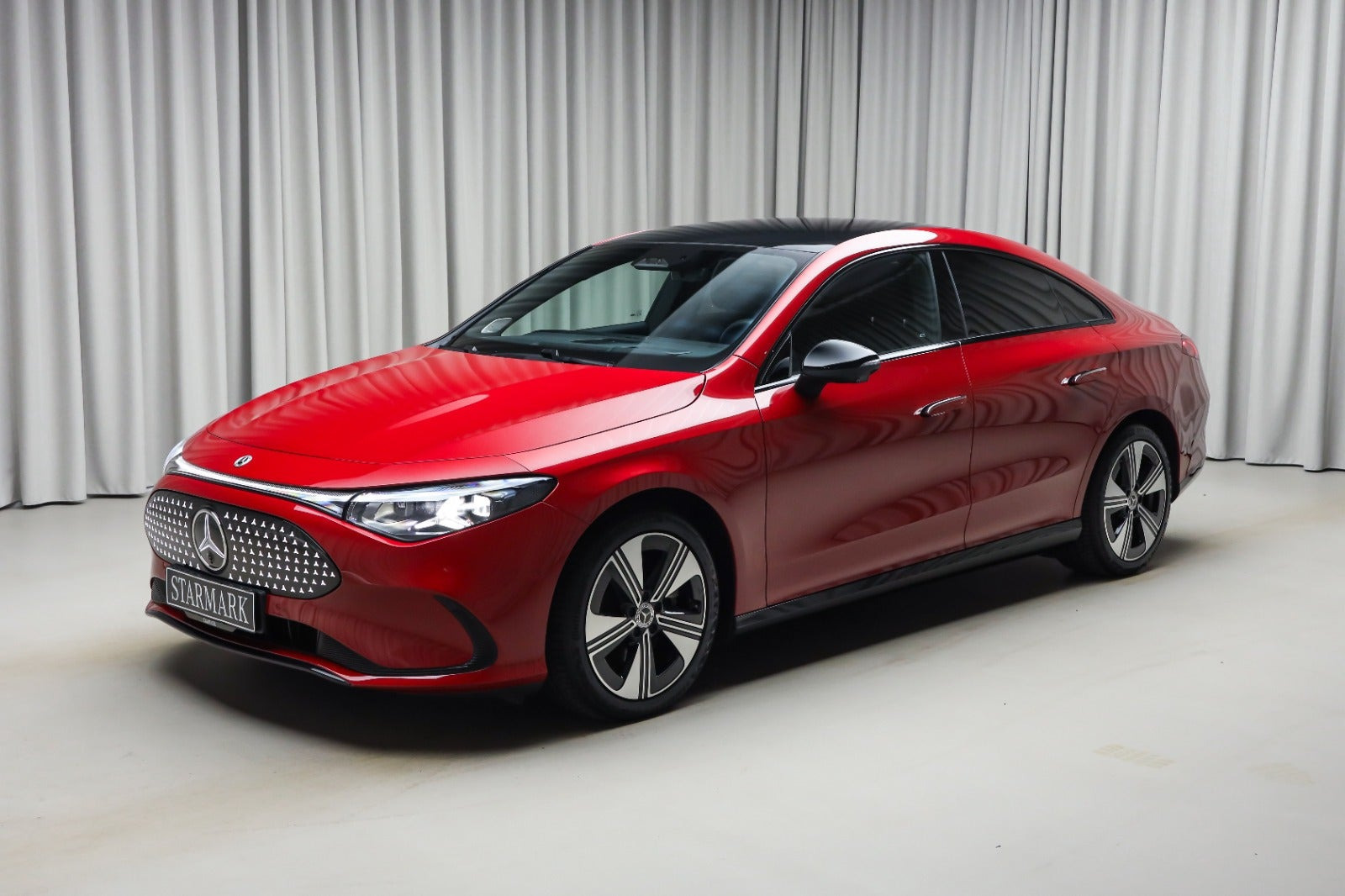 Rød Mercedes CLA250+ fra 2025