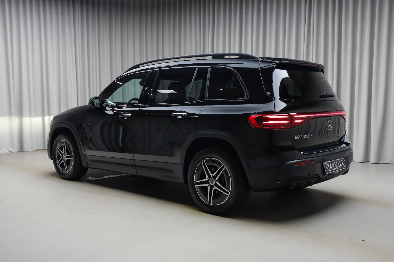 Sort Mercedes EQB250+ fra 2026