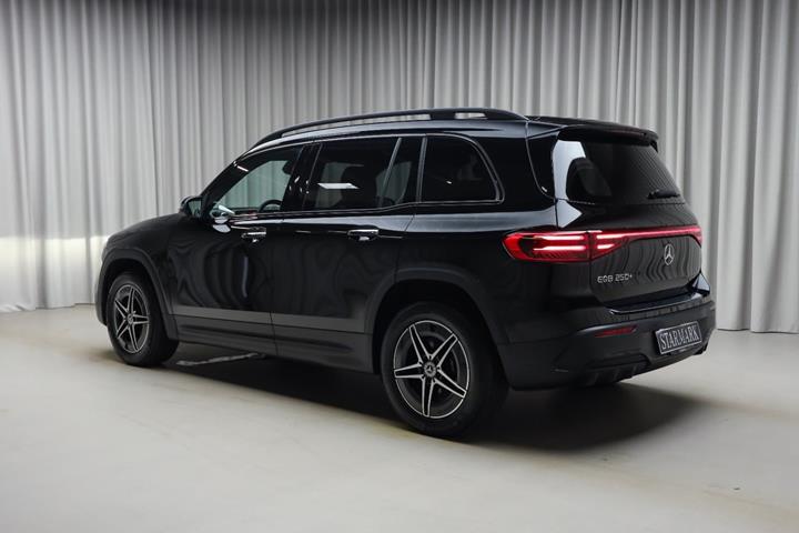 Sort Mercedes EQB250+ fra 2026