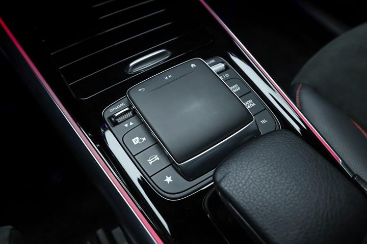 Grå Mercedes EQA250 fra 2023