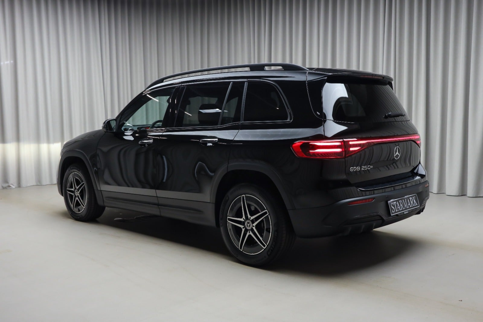 Sort Mercedes EQB250+ fra 2026