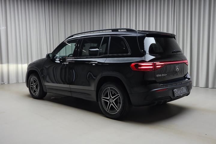Sort Mercedes EQB250+ fra 2026