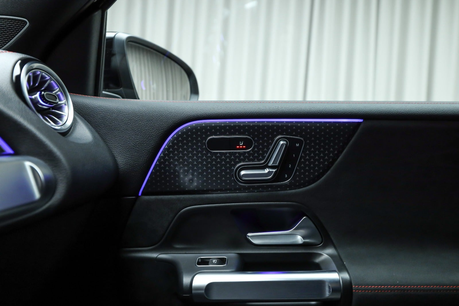Sort Mercedes EQB250+ fra 2026