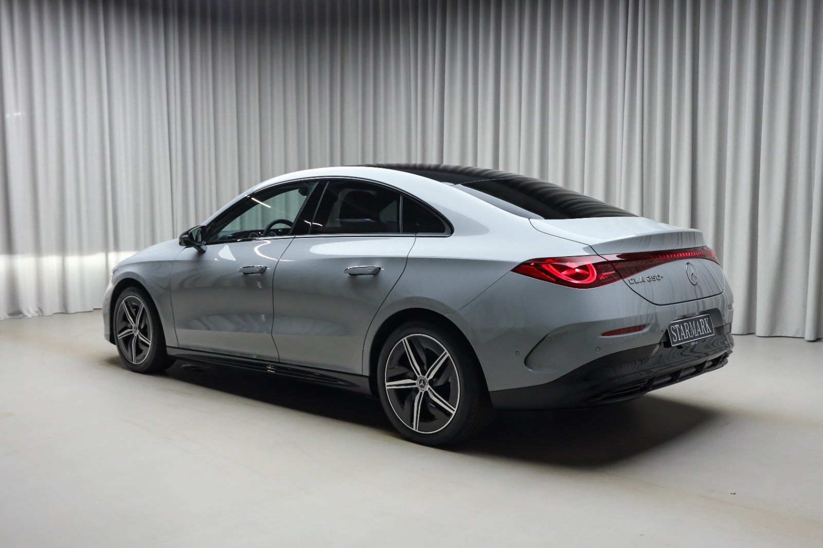 Grå Mercedes CLA250+ fra 2025