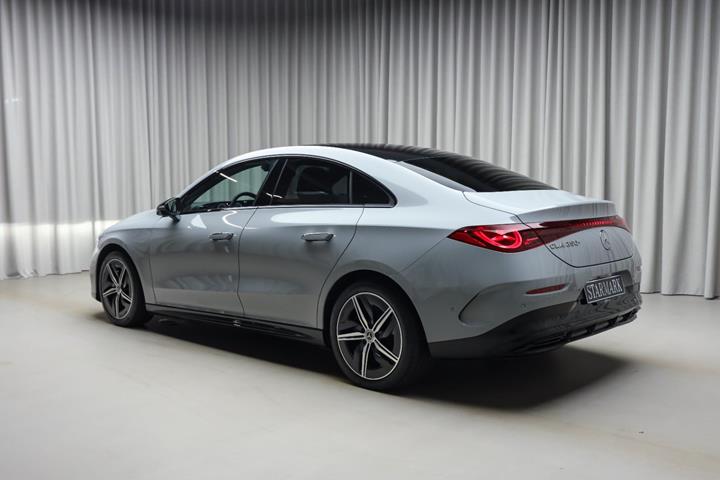 Grå Mercedes CLA250+ fra 2025