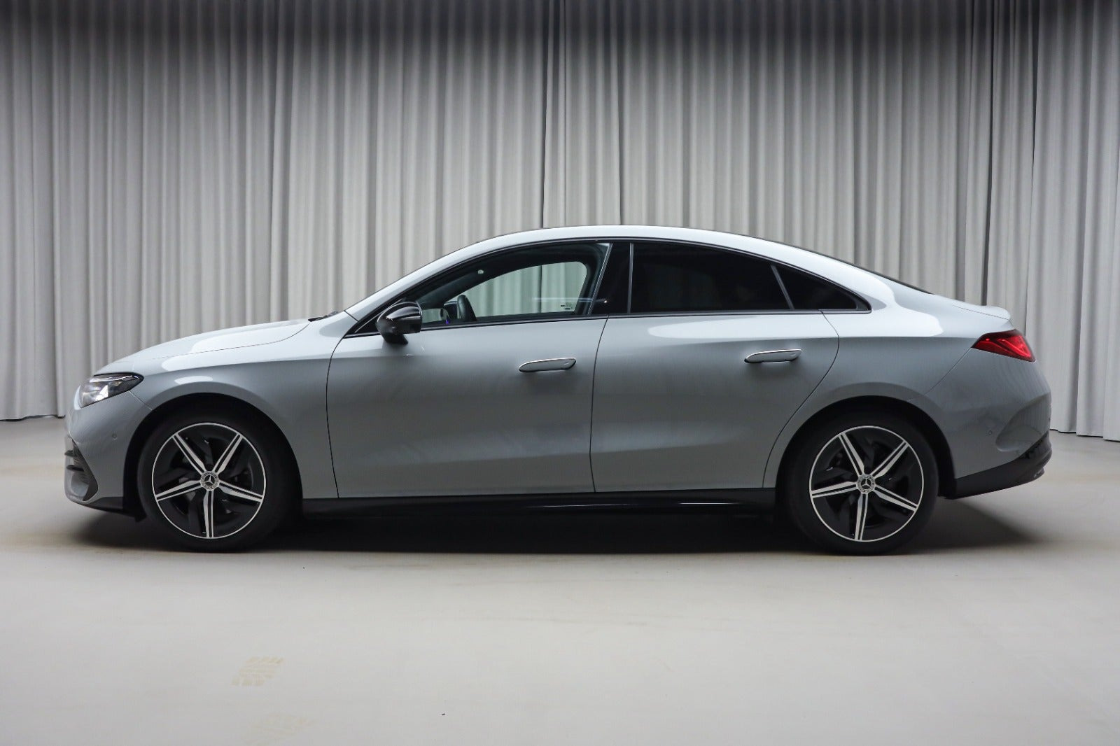 Grå Mercedes CLA250+ fra 2025