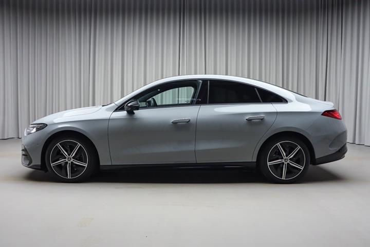 Grå Mercedes CLA250+ fra 2025