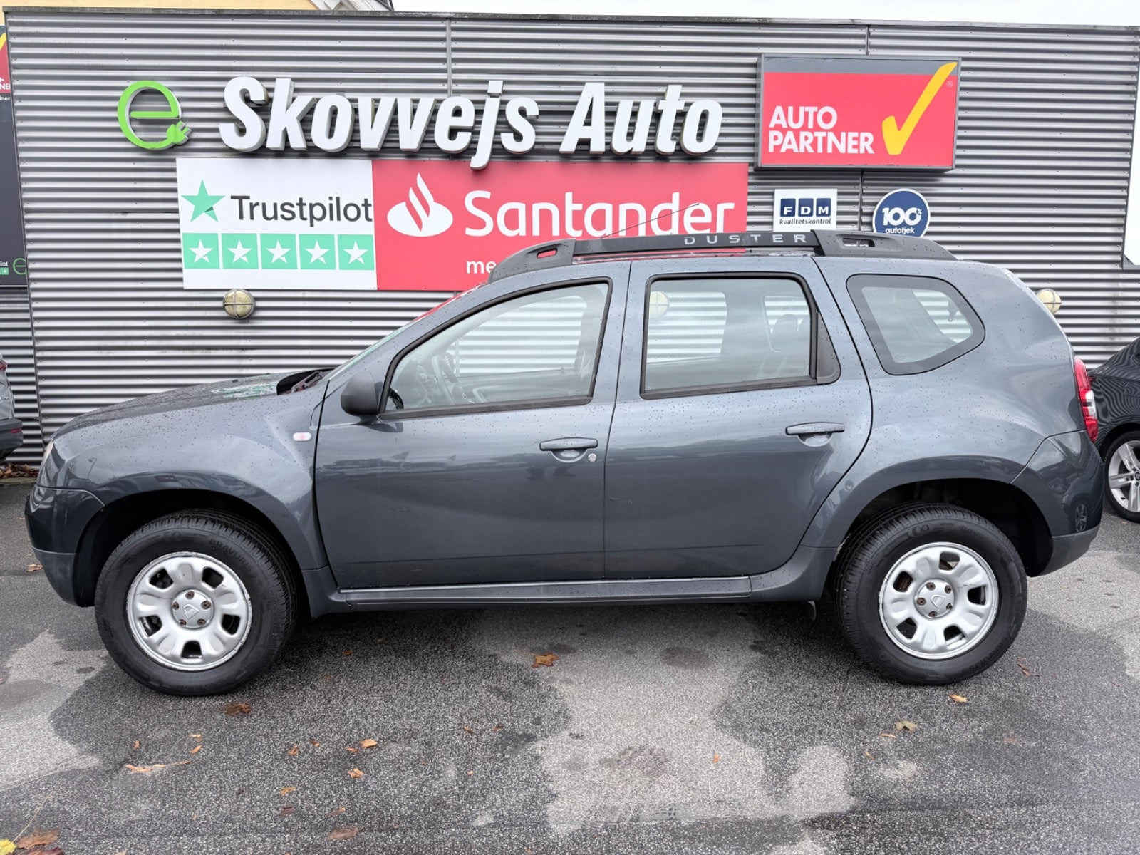 Grå Dacia Duster fra 2016