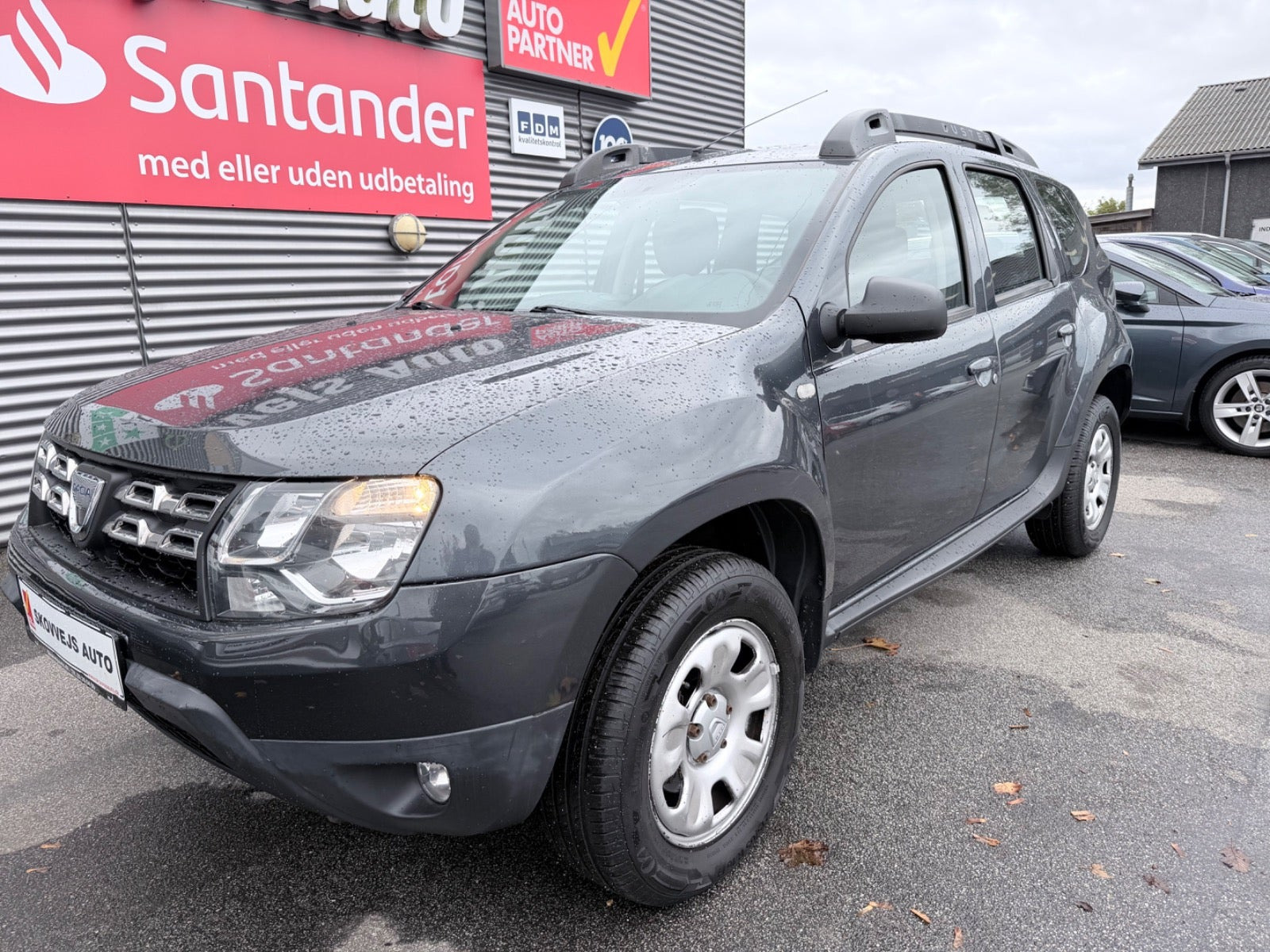 Grå Dacia Duster fra 2016