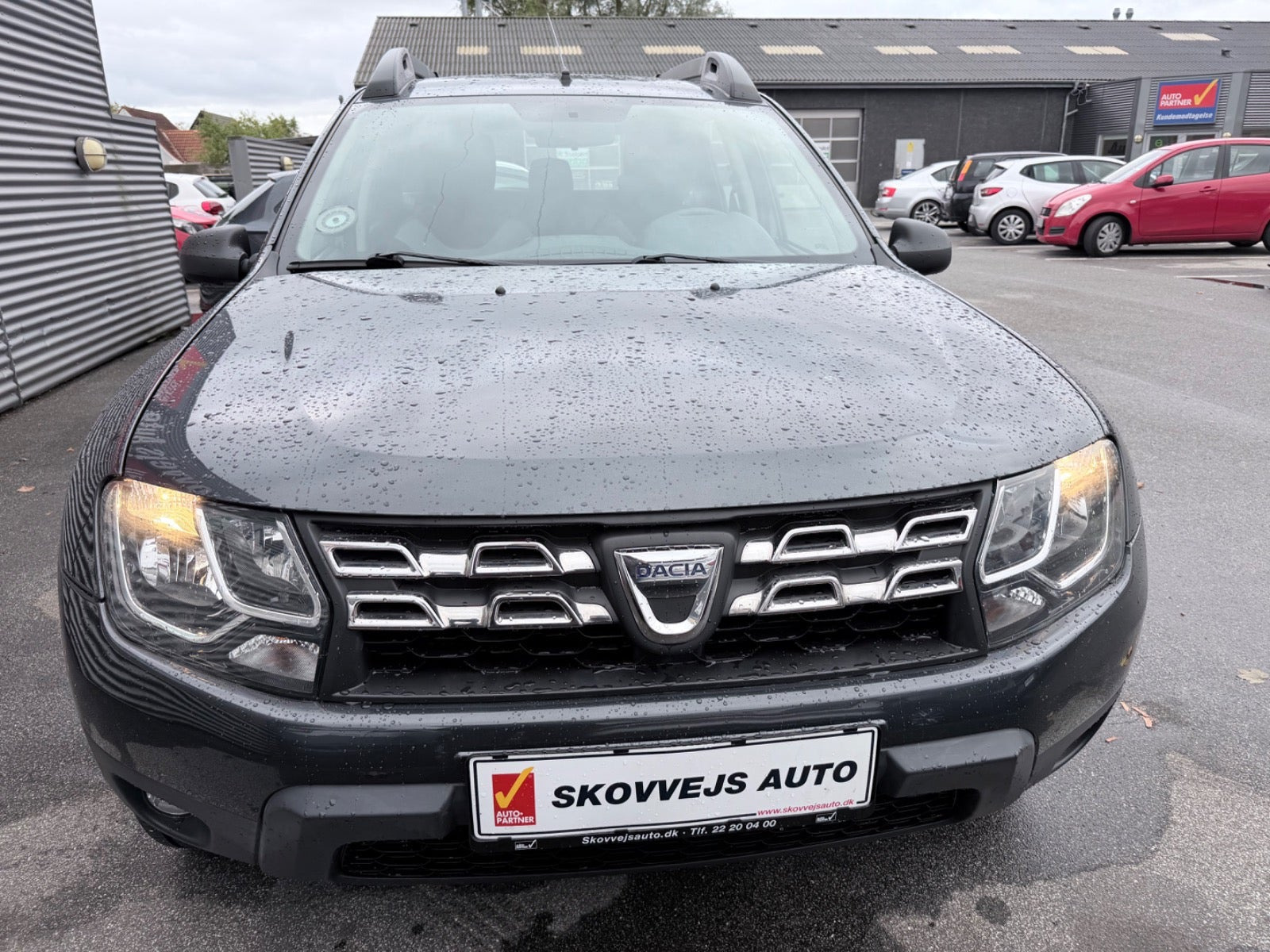 Grå Dacia Duster fra 2016