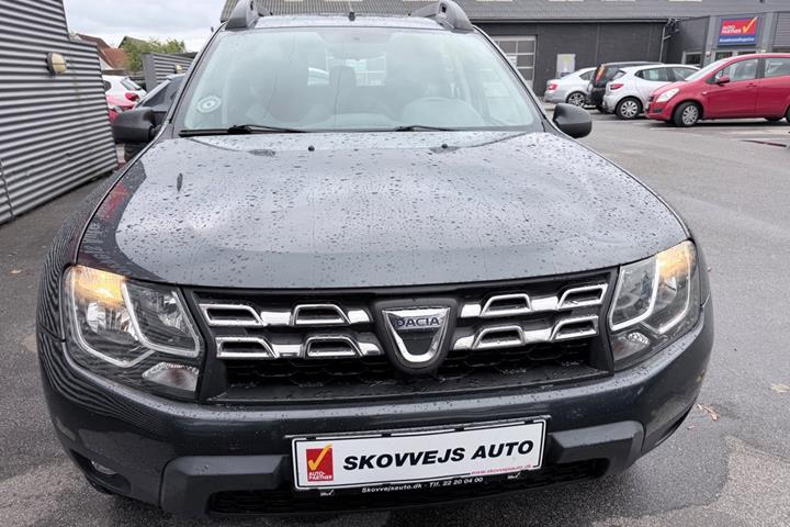 Grå Dacia Duster fra 2016