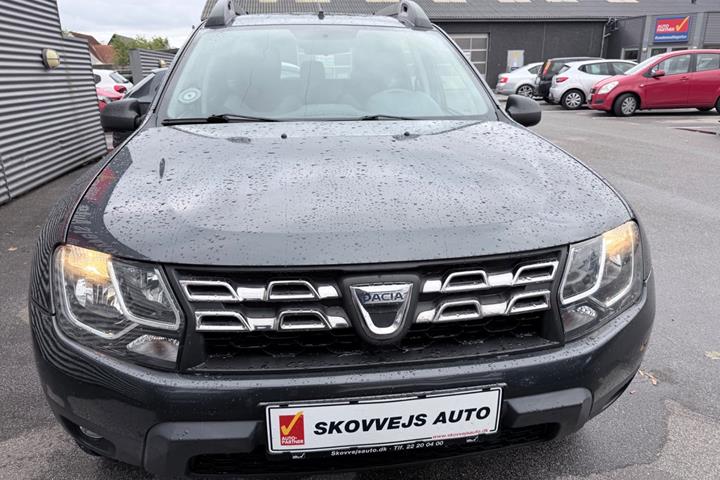 Grå Dacia Duster fra 2016
