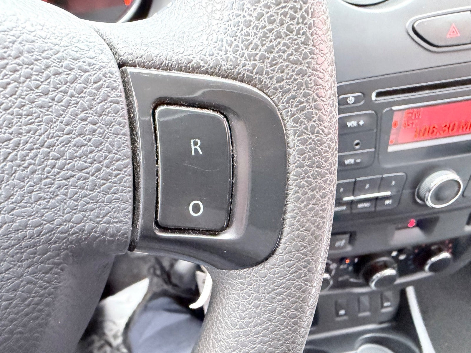 Grå Dacia Duster fra 2016
