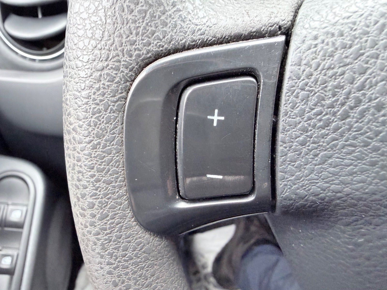 Grå Dacia Duster fra 2016